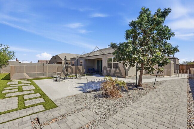 Building Photo - 30558 W Clarendon Ave
