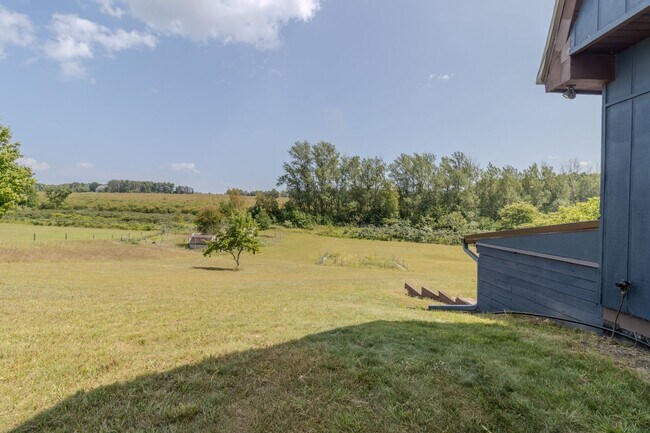 Building Photo - 7825 S Lake Leelanau Dr
