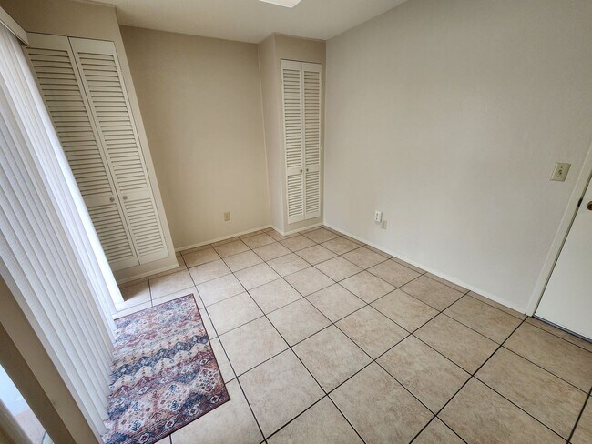 Building Photo - Adorable 2 Bed, 2 Bath Home in a 55+ Commu...