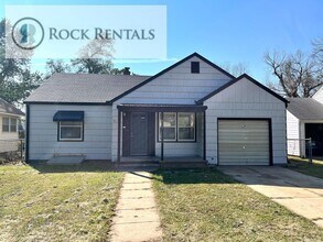 Building Photo - 3 Bed 2 Bath with a Basement Bonus Room