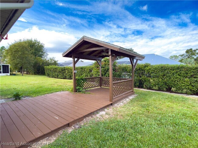 Building Photo - 2508 Manor Dr