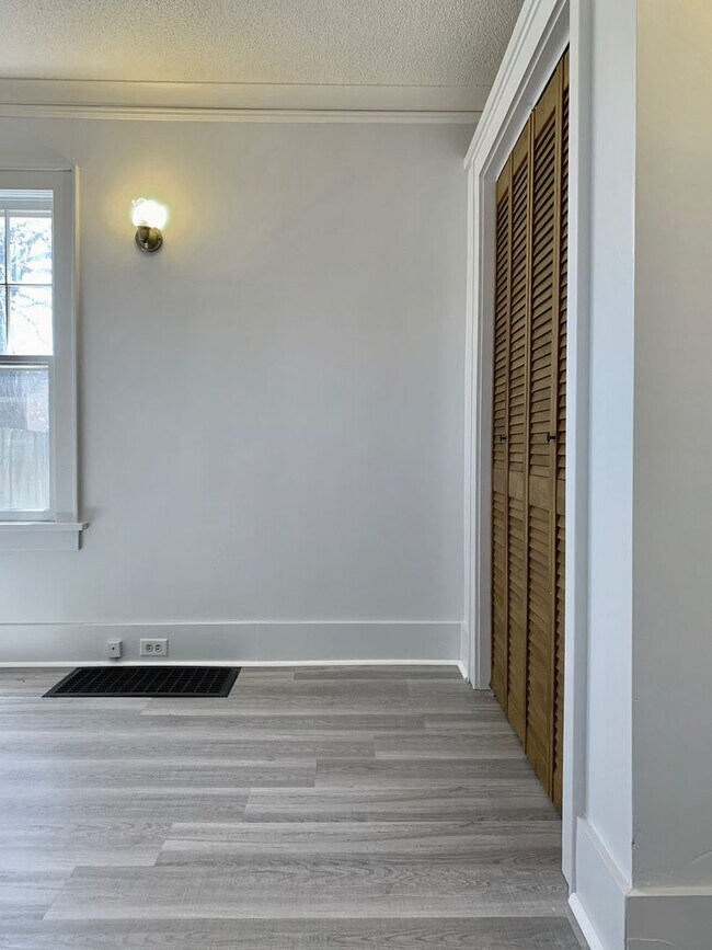 Building Photo - 1880 Sanford St