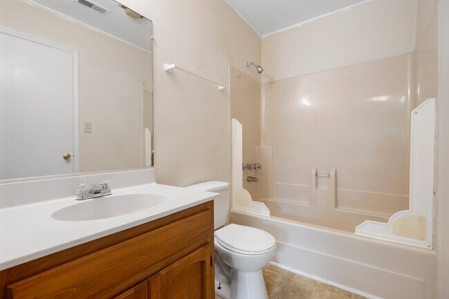 Building Photo - 511 Poplar St