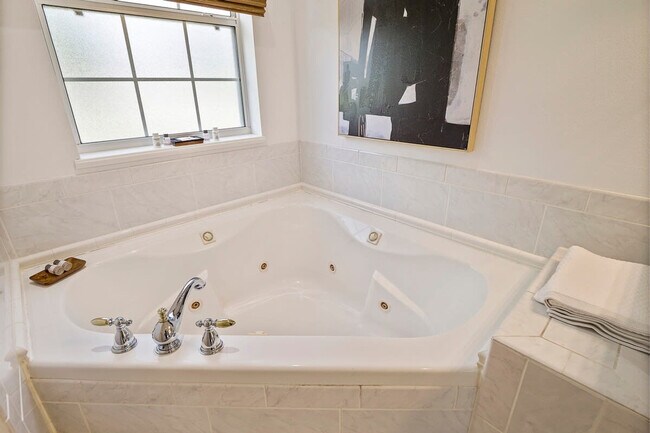 Building Photo - 67 Kashmir Trail