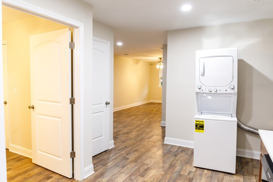 Building Photo - 1916 2nd Dr