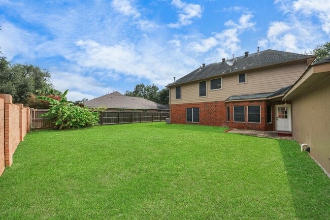 Building Photo - 1302 Raintree Cir
