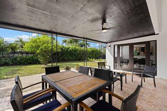 Building Photo - 710 SW 70th Ave
