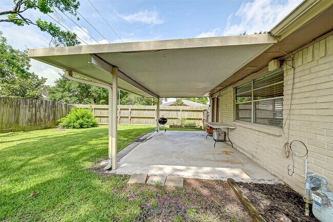 Building Photo - 16355 Sierra Grande Dr