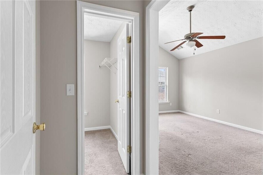 Building Photo - 6604 Splashwater Dr