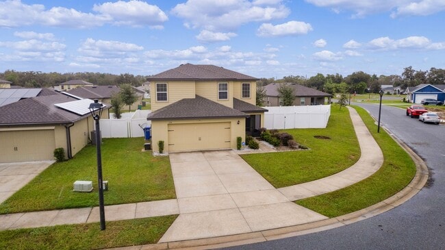Building Photo - FULLY FENCED BACK YARD!