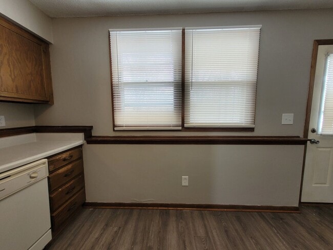 Building Photo - 1761-1763 E Lacona Avenue