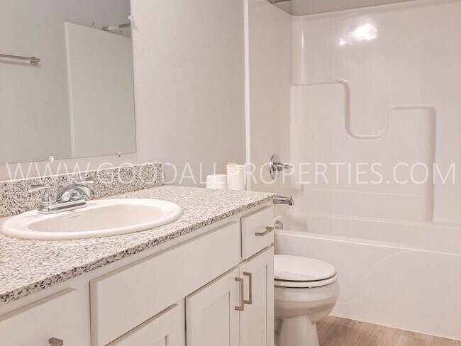 Building Photo - Beautiful 3-Bedroom Townhome in Waukee!