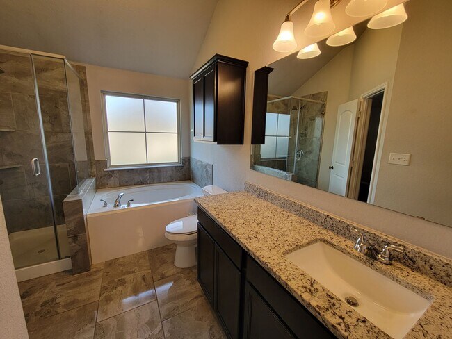 Building Photo - Bryan - 3 bedroom / 2 bath / 2 car garage house with fenced in back yard.