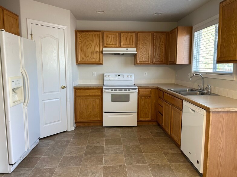 Building Photo - 12942 W Pinyon Ct