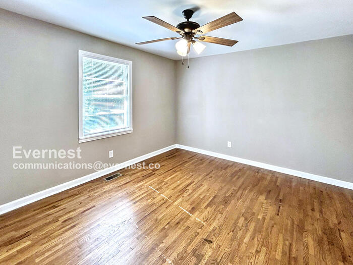 Building Photo - 1029 Edgewood Dr
