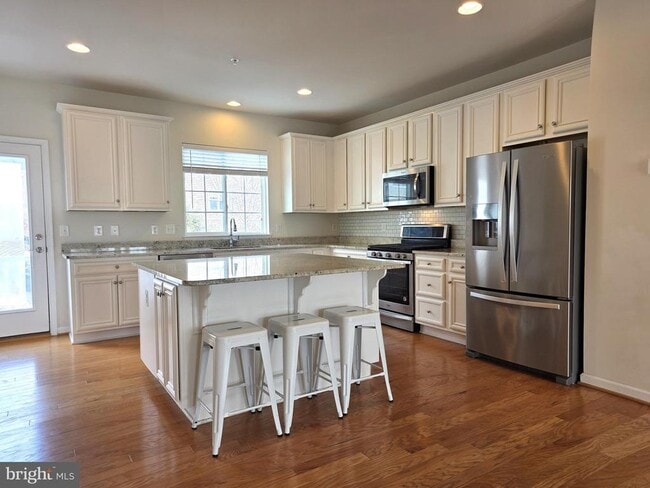 Building Photo - 12855 Clarksburg Square Rd