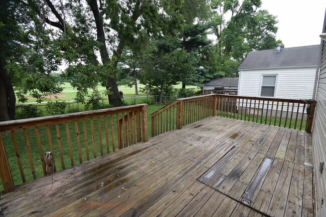 Building Photo - VIRTUAL SHOWINGS AVAILABLE - Beautifully U...