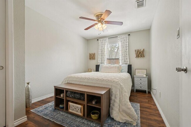 Building Photo - 1624 Aquarena Springs Dr