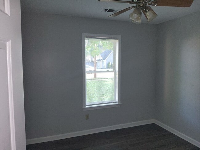 Building Photo - 7643 Ivy Hollow Dr