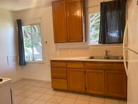 Building Photo - 5622 Kinston Ave