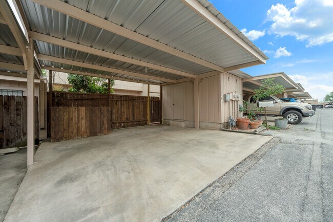 Building Photo - 10958 Crown Pk Ln