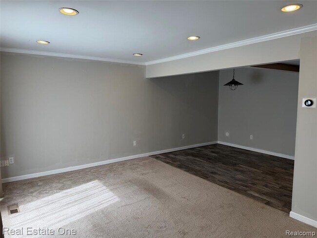 Building Photo - 29828 CITY CENTER # 1 Dr