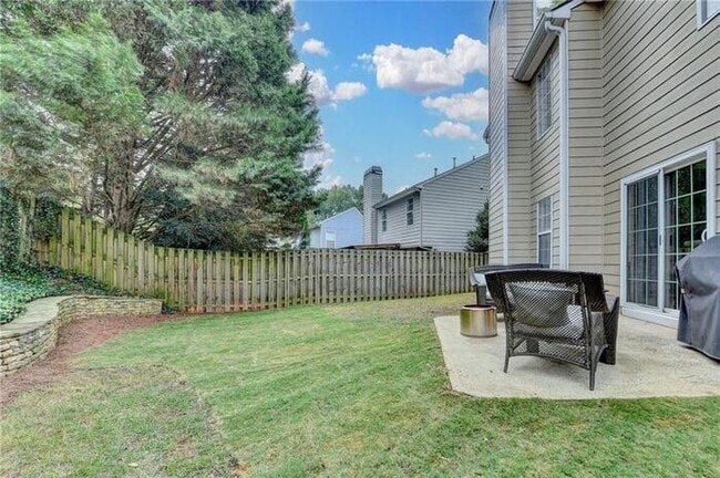 Building Photo - House 3 Beds 3 Baths