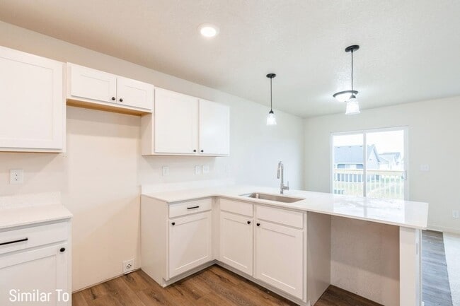 Building Photo - MODERN FINISHES!  3 Bedroom, 2 Bath Home in Altoona