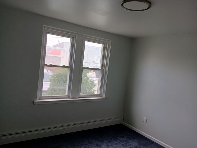 Building Photo - 346 S Springfield Rd