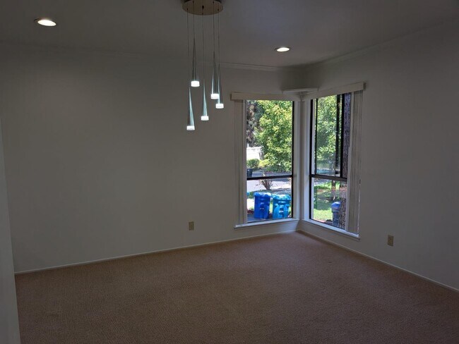 Building Photo - 217 Ada Ave
