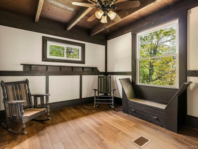 Building Photo - 5 Riverby Ln