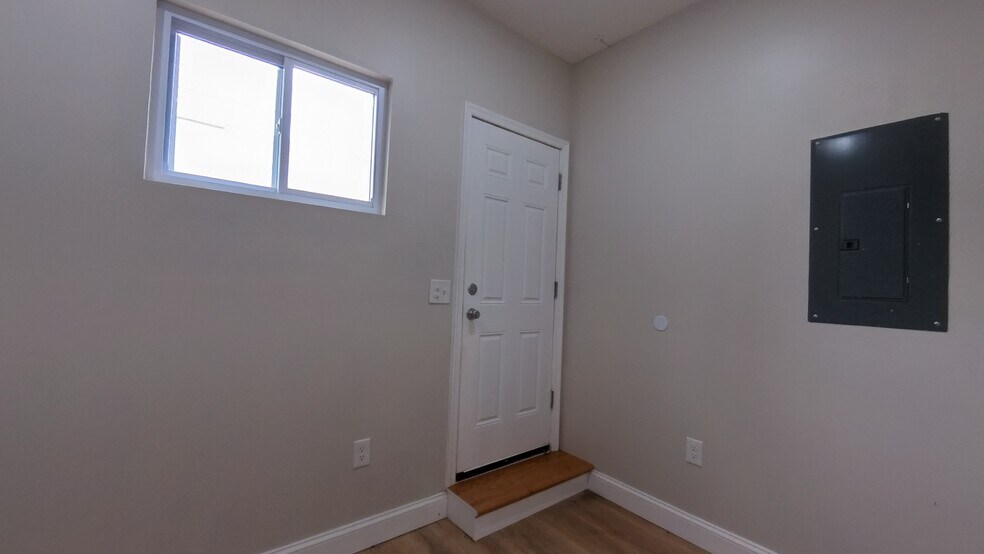 Rear entrance - 4646 York Rd