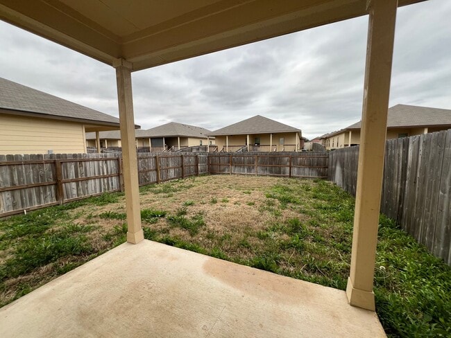 Building Photo - Luxury Two Story  3/2.5 Duplex in Seguin, ...