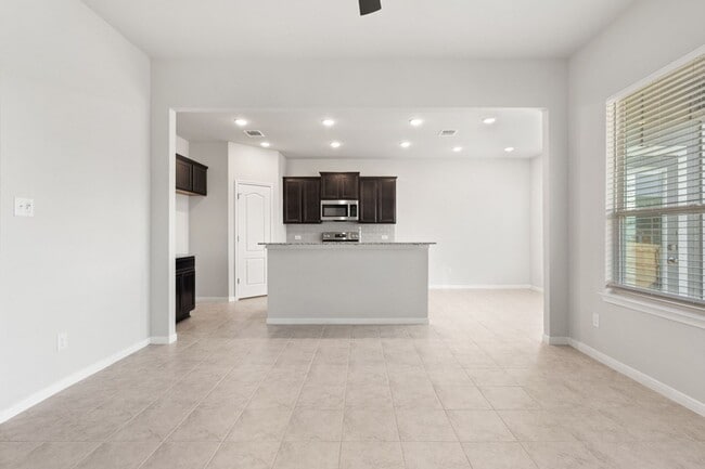 Building Photo - 737 Gingham Trl