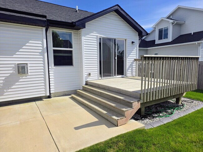 Building Photo - 701 Bradford Dr