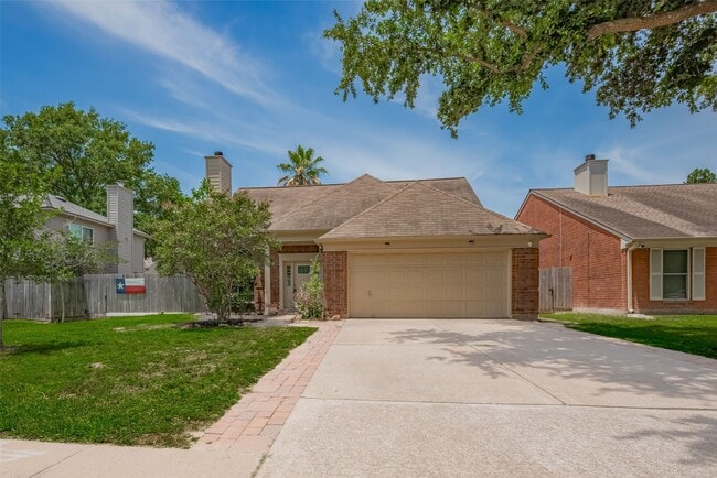 Building Photo - 9911 Villa Verde Dr