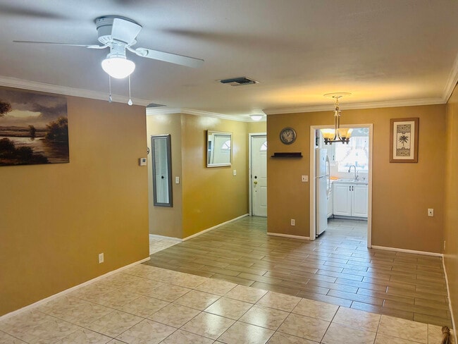 Building Photo - 2567 Dudley Dr W
