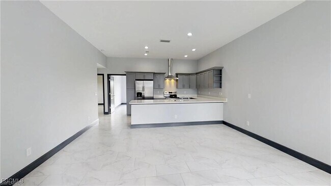 Building Photo - 1313 NE 8th Pl