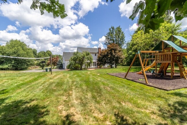 Building Photo - Charming Country Colonial on Cul-de-Sac, 4...