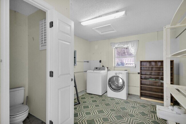 Building Photo - 8888 SE Colony St