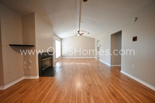 Building Photo - 636 Emerald Ln