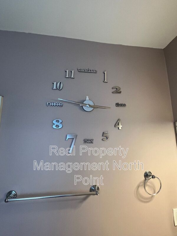 Building Photo - 1357 Eubanks Ave