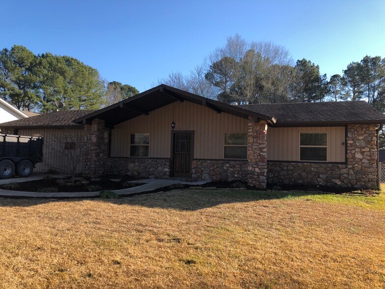 Building Photo - 1817 Troy Cir