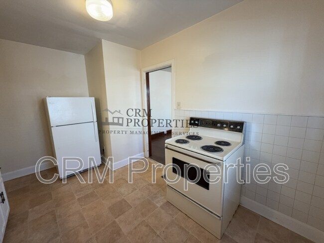 Building Photo - 933 N Linwood Ave