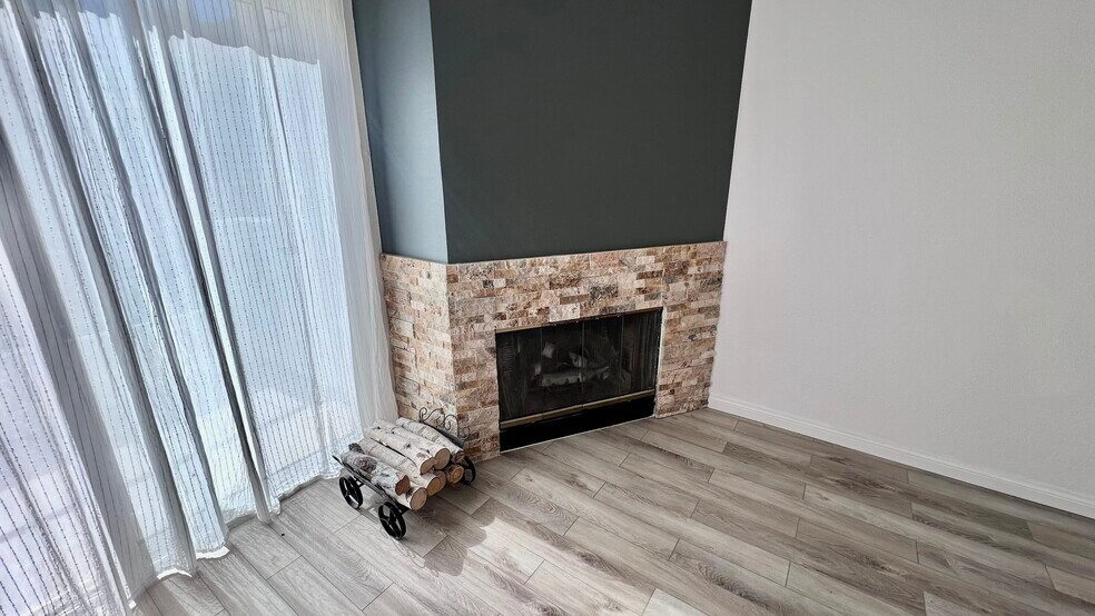 Building Photo - 5420 Sylmar Ave