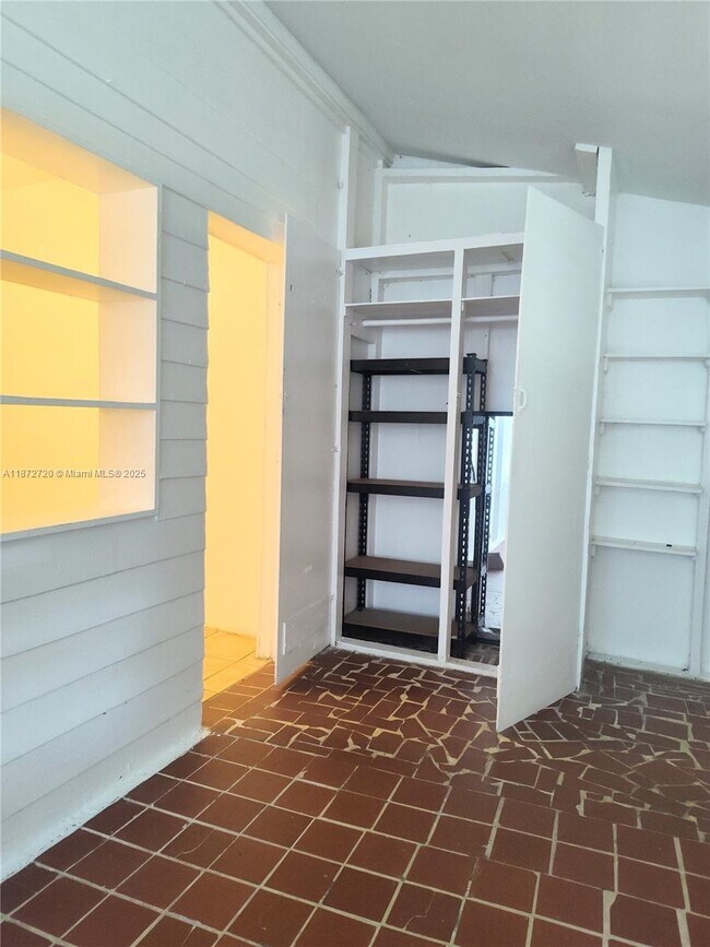 Building Photo - 11342 Peachtree Dr