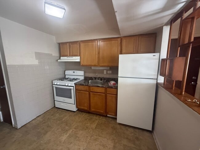Building Photo - 9575 Maple Dr