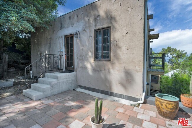 Building Photo - 1570 Sanborn Ave