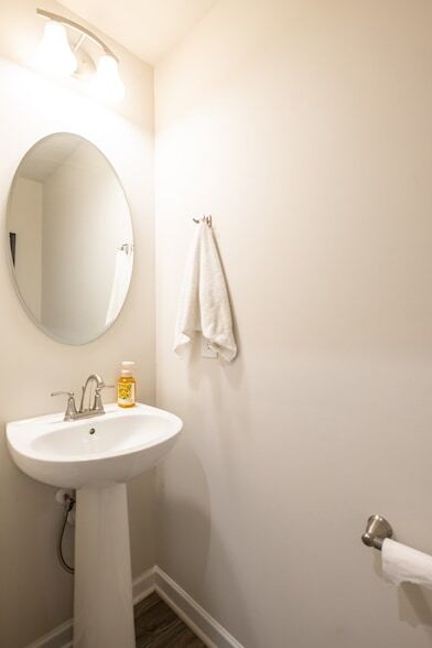 Building Photo - 1232 Savannah Ave