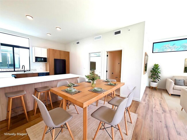 Building Photo - 529 NE 61st St